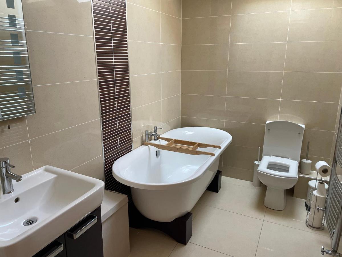 Апартаменты Orchard Oasis, Luxury Penthouse Getaway Колрейн Экстерьер фото